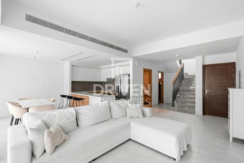 Villa de 3 dormitorios en Villanova, UAE No. 190477