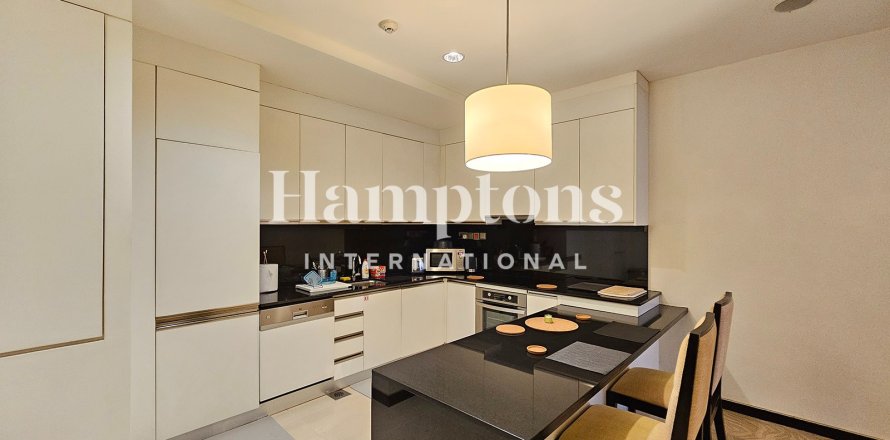 Apartment de 1 dormitorio en The Address Dubai Marina, UAE No. 160209