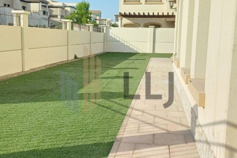 Villa de 3 chambres à Abu Dhabi, UAE No. 101989 2