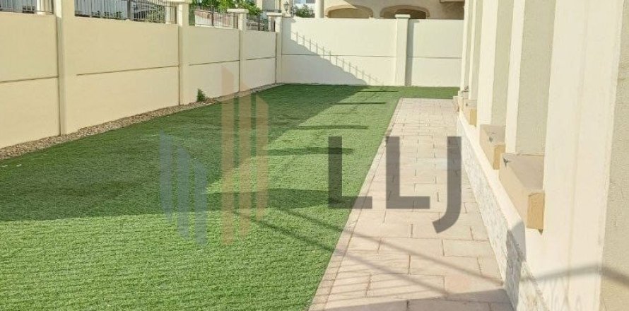 Villa de 3 chambres à Abu Dhabi, UAE No. 101989