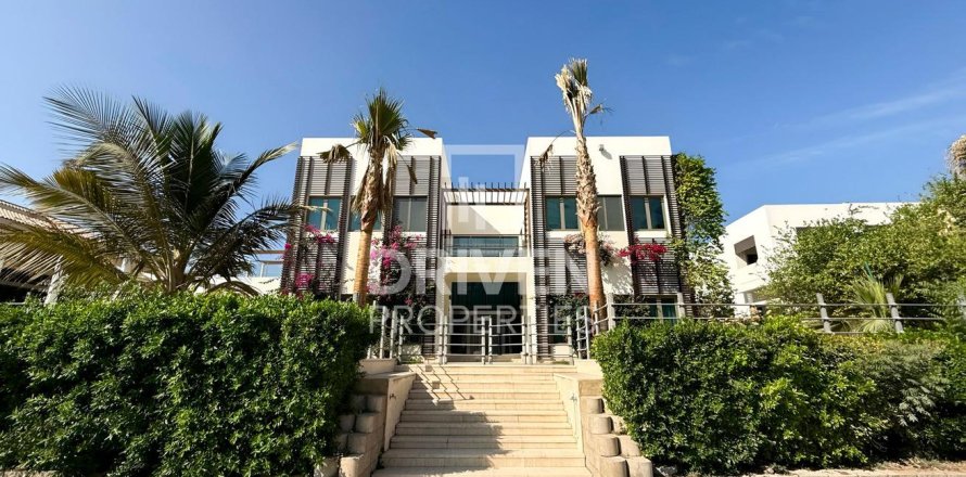 Villa de 6 dormitorios en Signature Villas, UAE No. 202845