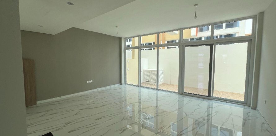 Квартира с 3 спальнями в DAMAC Hills (Akoya by DAMAC), ОАЭ №137539