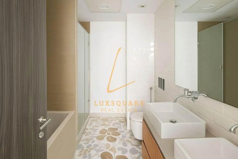 Квартира с 3 спальнями  №124953 16