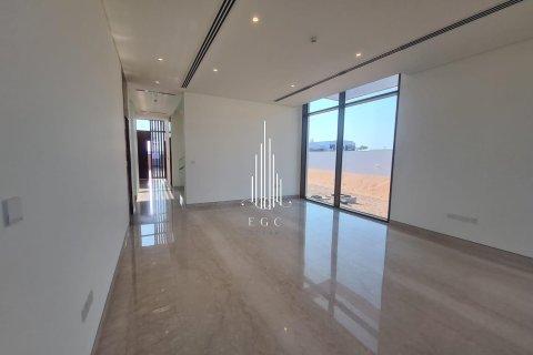 Villa de 4 dormitorios en Abu Dhabi, UAE No. 36731 6