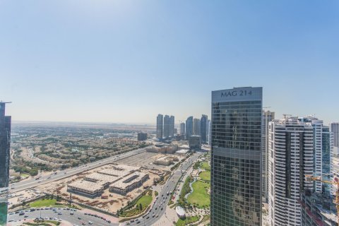 Квартира с 3 спальнями в Jumeirah Islands, ОАЭ №187026 4