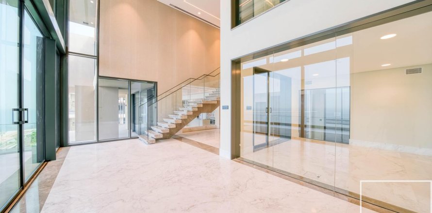 Apartment de 4 dormitorios en The Crescent, UAE No. 199238