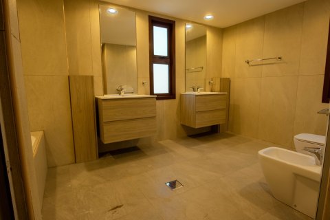 Villa de 4 dormitorios  No. 124070 28