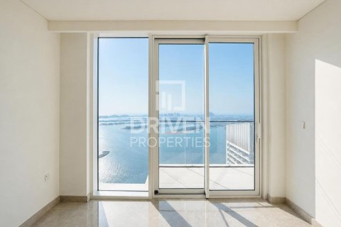 Квартира с 4 спальнями в EMAAR Beachfront, ОАЭ №192307 18