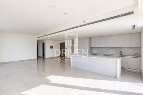 Квартира с 4 спальнями в EMAAR Beachfront, ОАЭ №192307 9