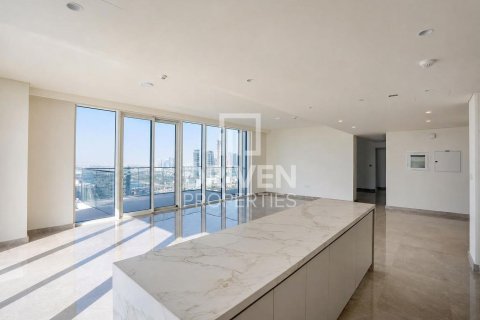 Квартира с 4 спальнями в EMAAR Beachfront, ОАЭ №192307 8