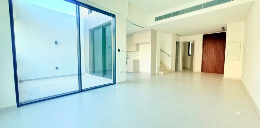 4 bedrooms Townhouse in Dubai, UAE No. 173297