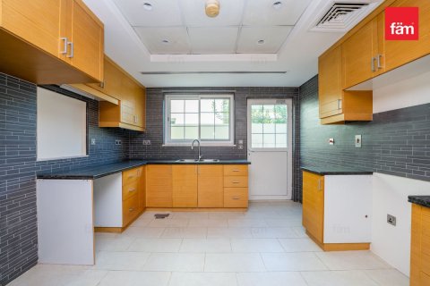 Вилла с 4 спальнями в Дубай, ОАЭ №142729 12