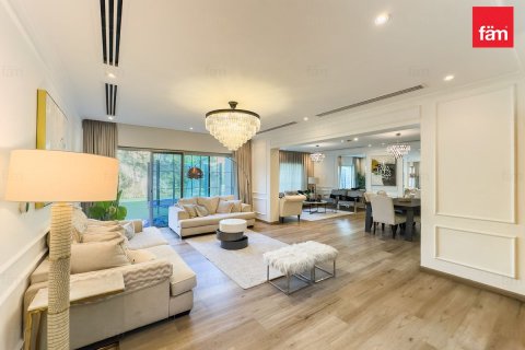 Вилла с 4 спальнями в Дубай, ОАЭ №142729 3