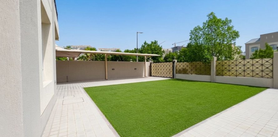 6 bedrooms Villa in Dubai, UAE No. 161539