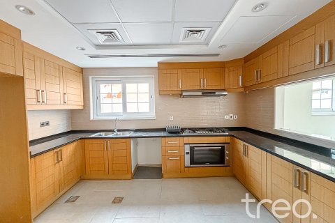 5 bedrooms Villa in Legacy, UAE No. 188097 6