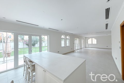 5 bedrooms Villa in Legacy, UAE No. 188097 12