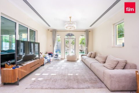 Villa de 3 dormitorios en Dubai, UAE No. 102540 2