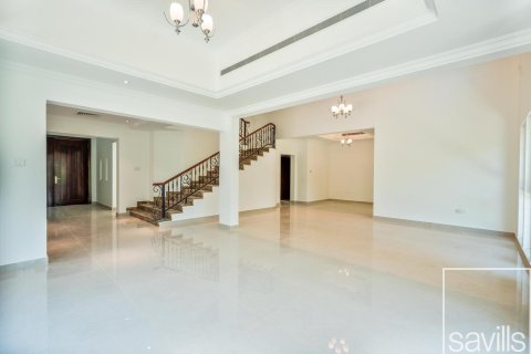 Villa de 4 dormitorios en Jumeirah Islands, UAE No. 203762 8