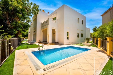 Villa de 4 dormitorios en Jumeirah Islands, UAE No. 203762