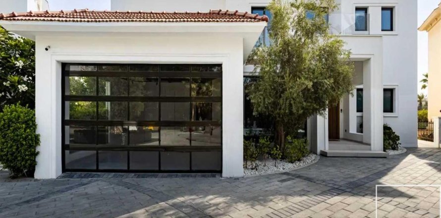 Villa de 4 dormitorios en Jumeirah Islands, UAE No. 203760
