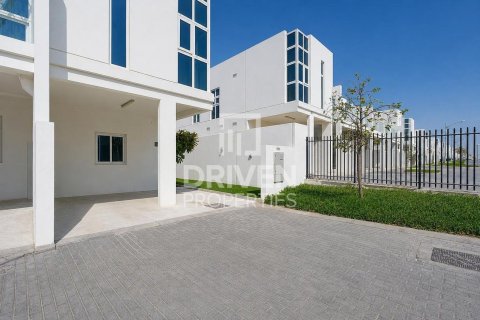 3 bedrooms Townhouse in Dubai, UAE No. 199894 3