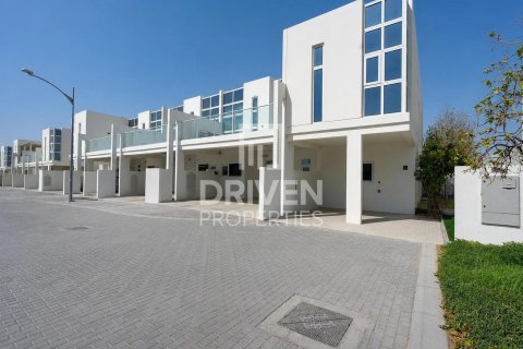 3 bedrooms Townhouse in Dubai, UAE No. 199894