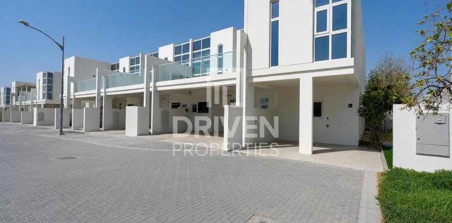 3 bedrooms Townhouse in Dubai, UAE No. 199894