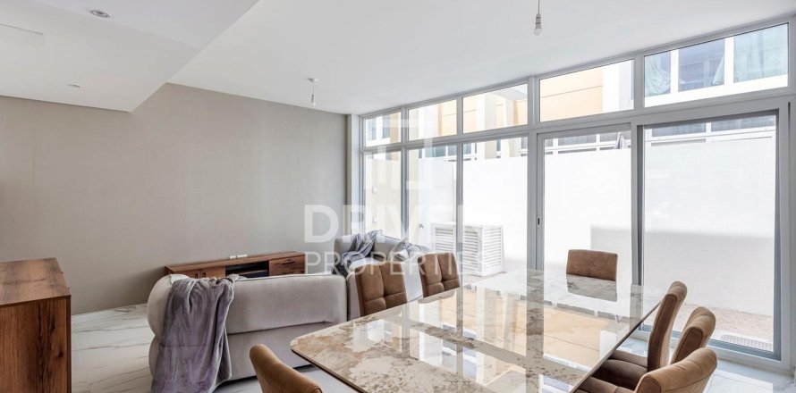 3 bedrooms Townhouse in Dubai, UAE No. 190710