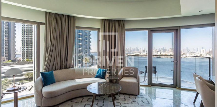 Квартира с 2 спальнями в Address Harbour Point, ОАЭ №193619