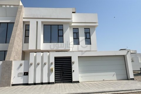 Villa de 4 dormitorios en Bani Jamra, Bahrain No. 105474 1