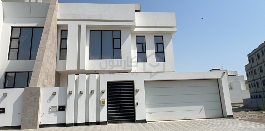Villa de 4 dormitorios en Bani Jamra, Bahrain No. 105474