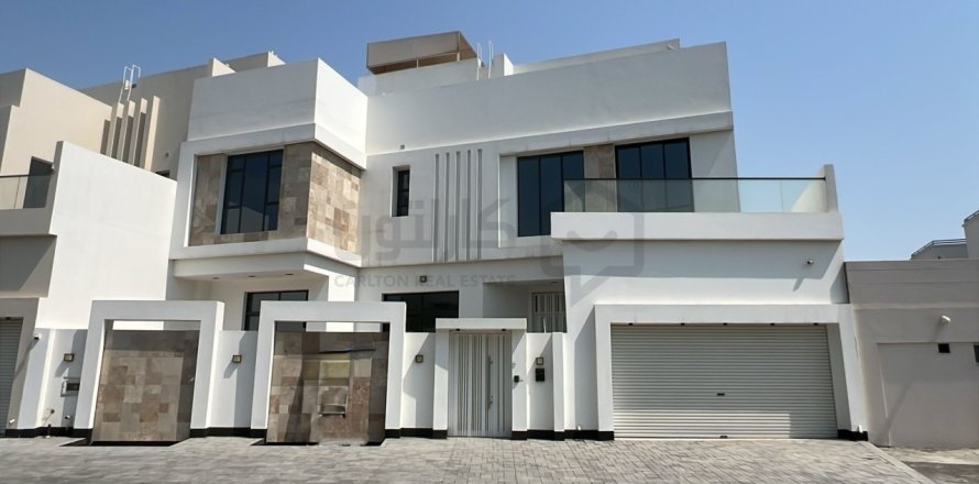 Villa de 4 dormitorios en Bani Jamra, Bahrain No. 105475