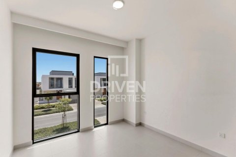 4 bedrooms Villa in EMAAR South, UAE No. 192569 8