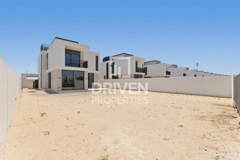 4 bedrooms Villa in EMAAR South, UAE No. 192569 23