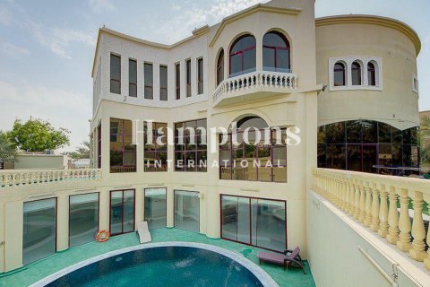 Villa de 7 dormitorios en Emirates Hills, UAE No. 163198