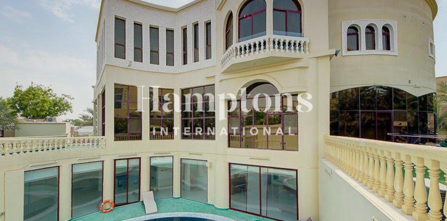 Villa de 7 dormitorios en Emirates Hills, UAE No. 163198