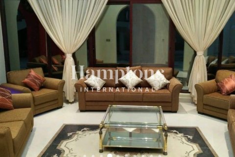 Villa de 7 dormitorios en Emirates Hills, UAE No. 163198 3