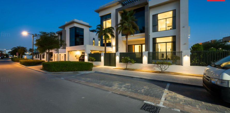 Villa de 7 dormitorios  No. 134897