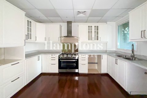 Townhouse de 5 dormitorios No. 131116 6