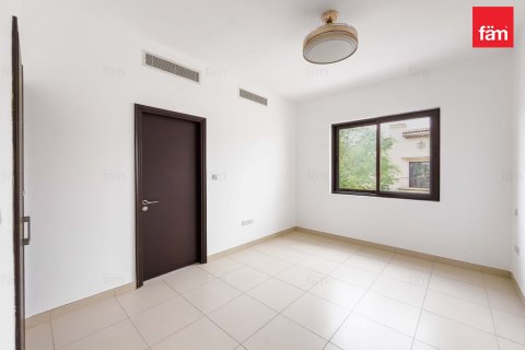 3 غرف نوم فيلا  رقم 132071 12