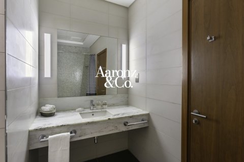 Appartement de 2 chambres à Central Park Tower, UAE No. 210187 12