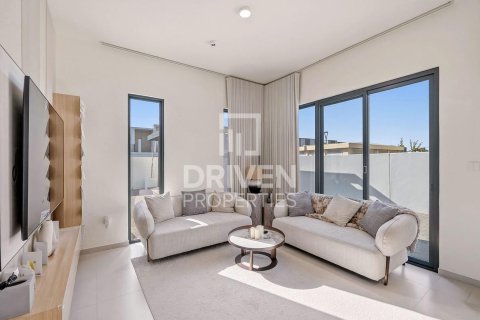 4 bedrooms Villa in EMAAR South, UAE No. 188545 3