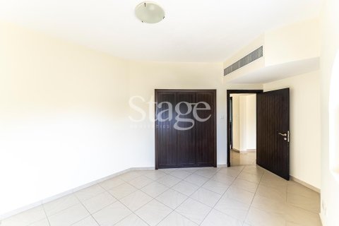 2 bedrooms Apartment in Dubai Land, UAE No. 185802 10