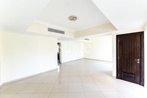 2 bedrooms Apartment in Dubai Land, UAE No. 185802 12