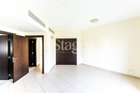 2 bedrooms Apartment in Dubai Land, UAE No. 185802 7