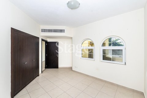 2 bedrooms Apartment in Dubai Land, UAE No. 185802 9