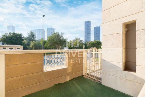 4 bedrooms Townhouse in District 10, UAE No. 200439 4