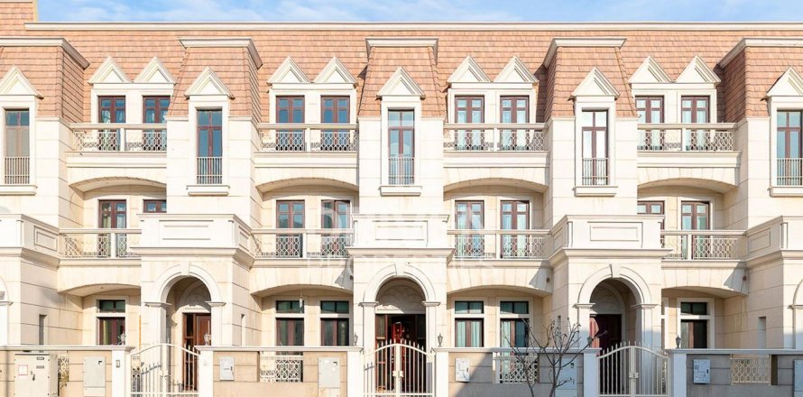 4 bedrooms Townhouse in District 10, UAE No. 200439