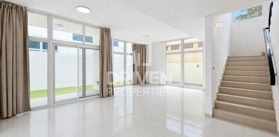 Villa de 6 dormitorios en Dubai, UAE No. 200049