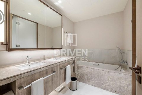 Квартира с 2 спальнями в Address Harbour Point, ОАЭ №193744 6
